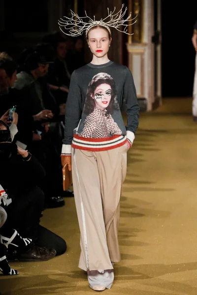 Look 3